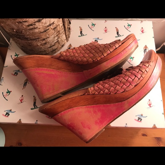 Uptown Weave Sandals - Picture 8 of 8